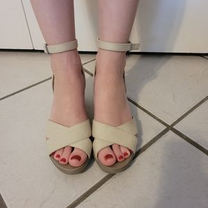 CROCS Mushroom LEIGH II Ankle Wedges